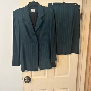 Alberto Makali Green Suit for Sophisticated Style